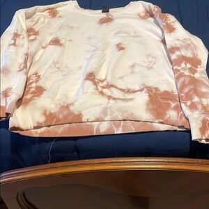 Relaxed Boxy Sweatshirt in White and Pink